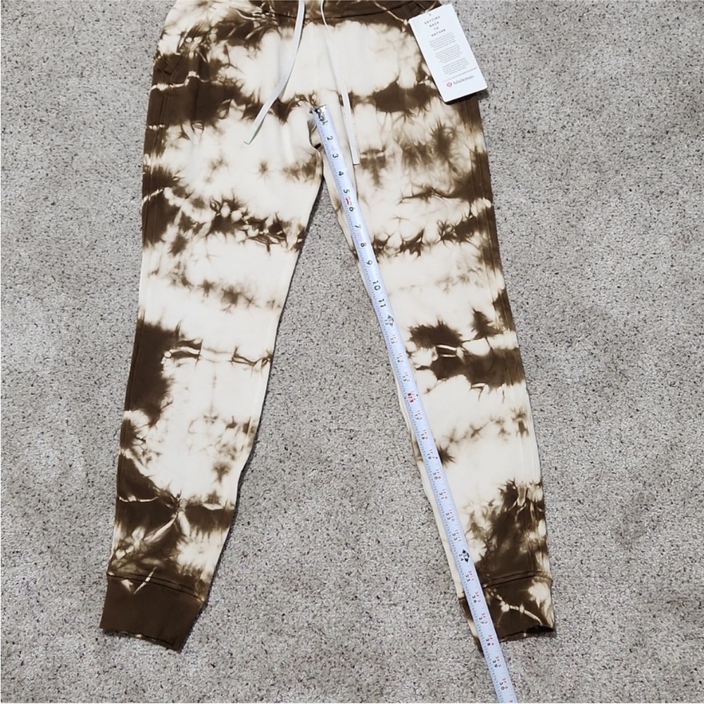 NWT Lululemon Athletica Warm Down Jogger in Earth Dye Sand Tie Dye Women’s sz 6 - Picture 7 of 12